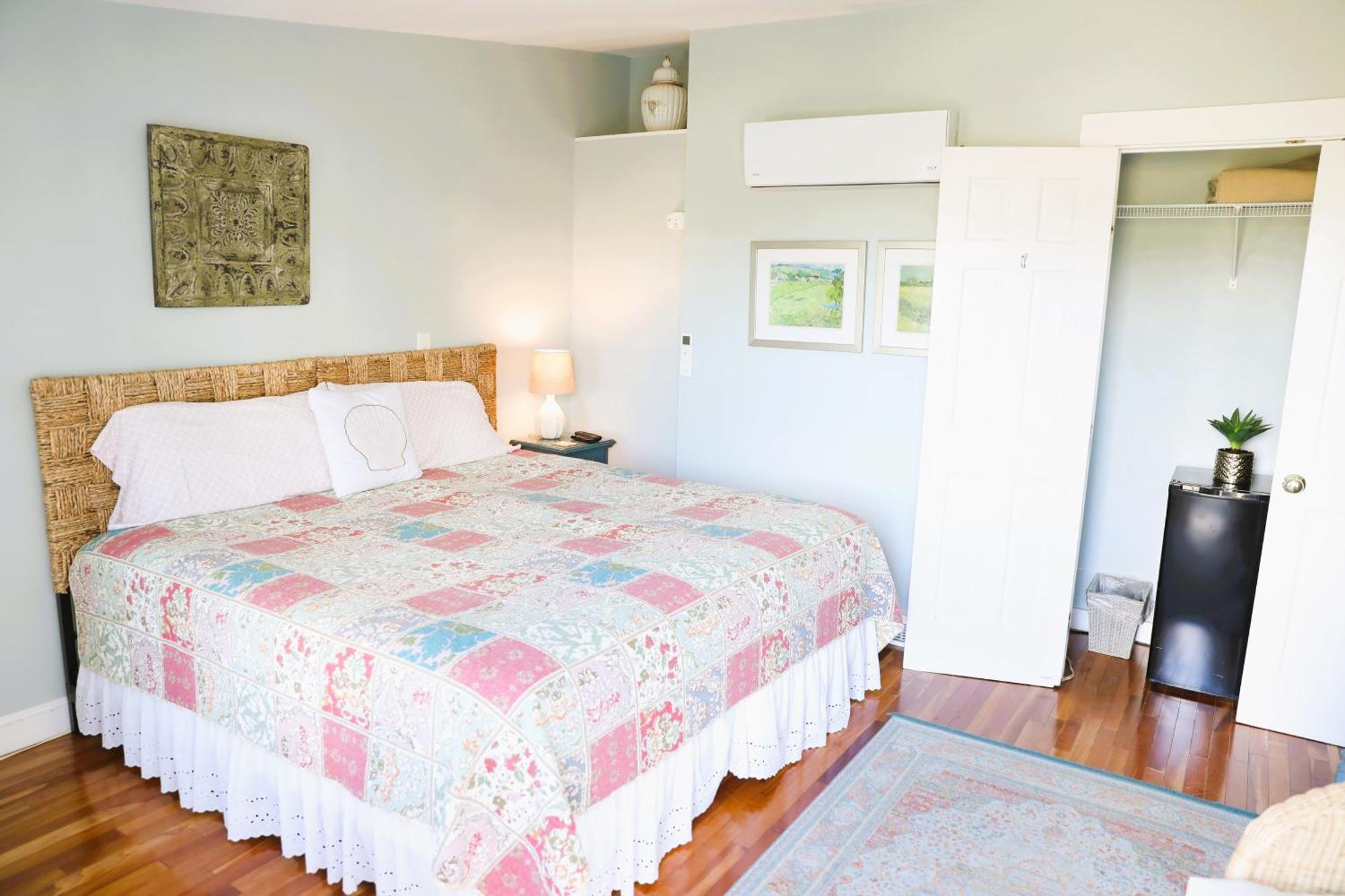 An English Garden Dennisport Room photo