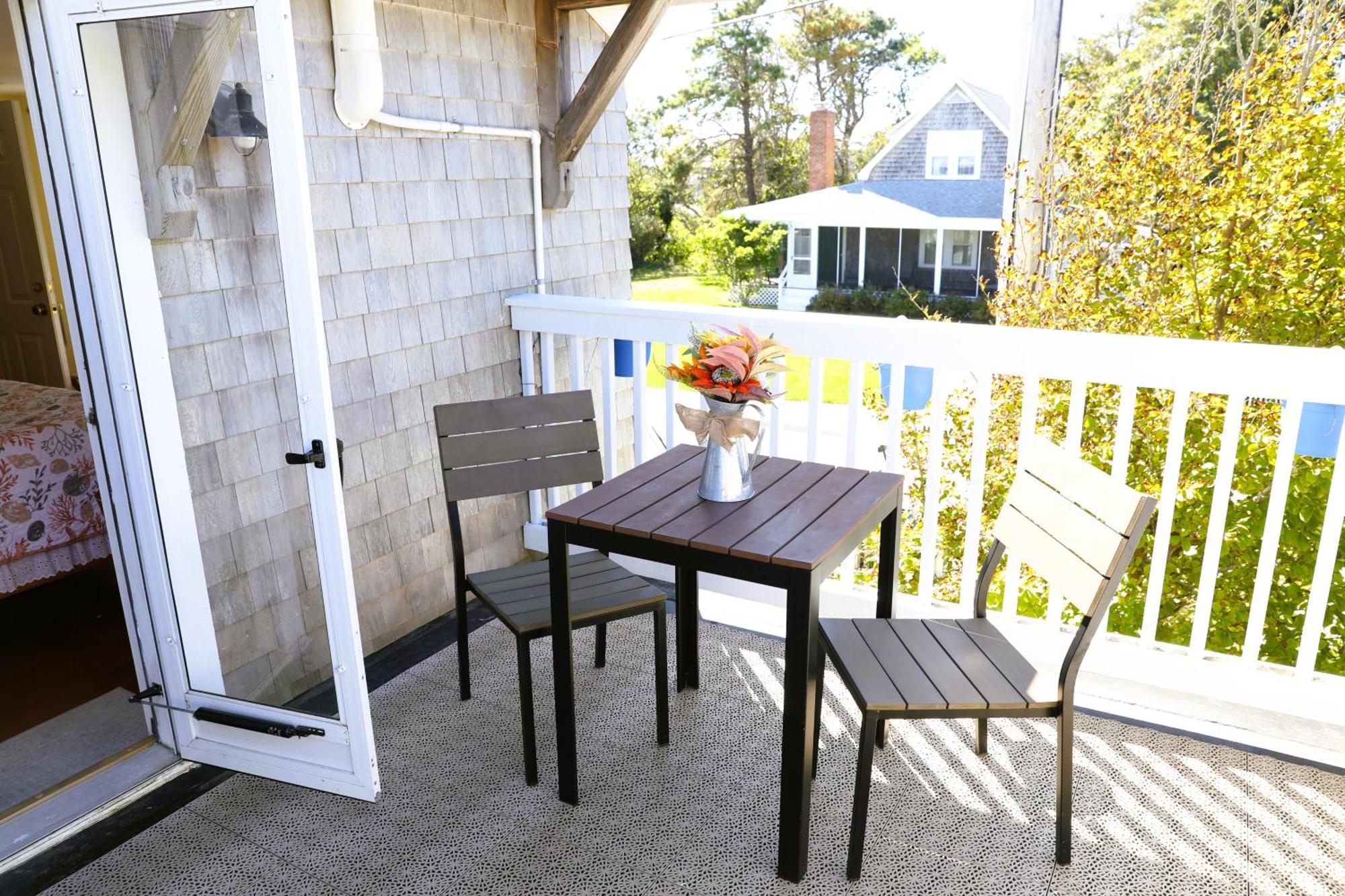 An English Garden Dennisport Room photo
